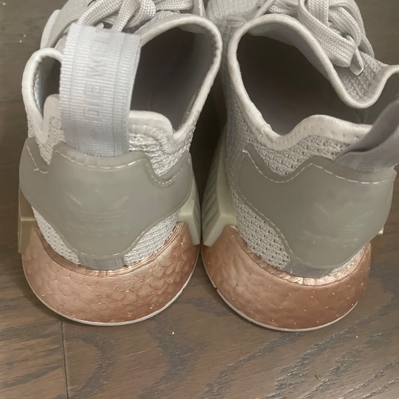 Authentic Adidas grey and gold sneakers size 9 unisex - Picture 5 of 9